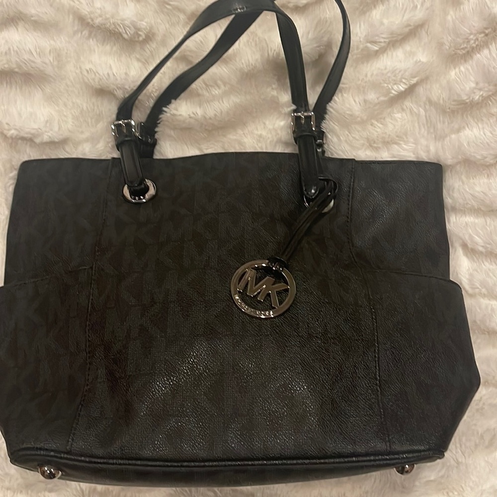 Excellent Condition! Authentic Michael Kors MK logo tote in Black